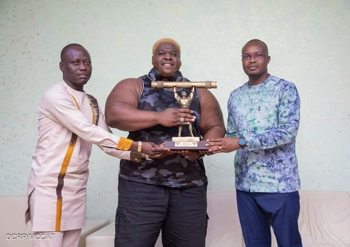 Sport Log-Lift : le Burkinabè #champion du monde Iron BIBY est de retour au Faso