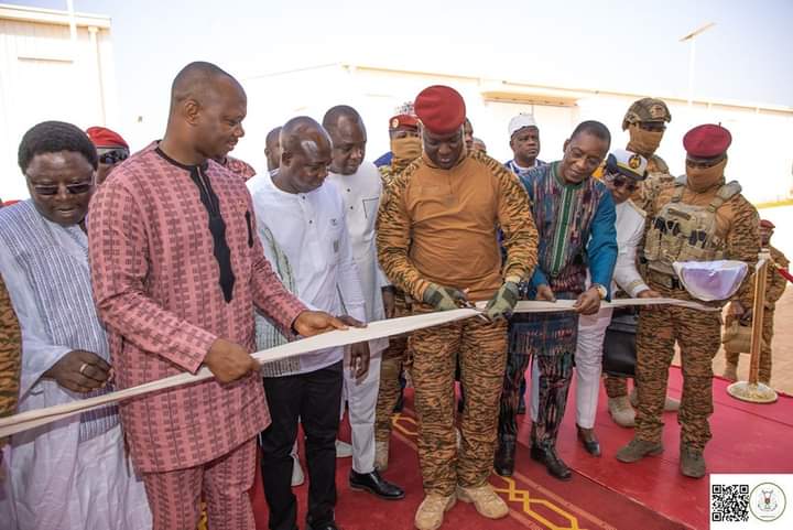 J’ai inauguré ce matin, l’usine de transformation de tomate de Bobo-Dioulasso portée par la Société Burkinabè de Tomates.