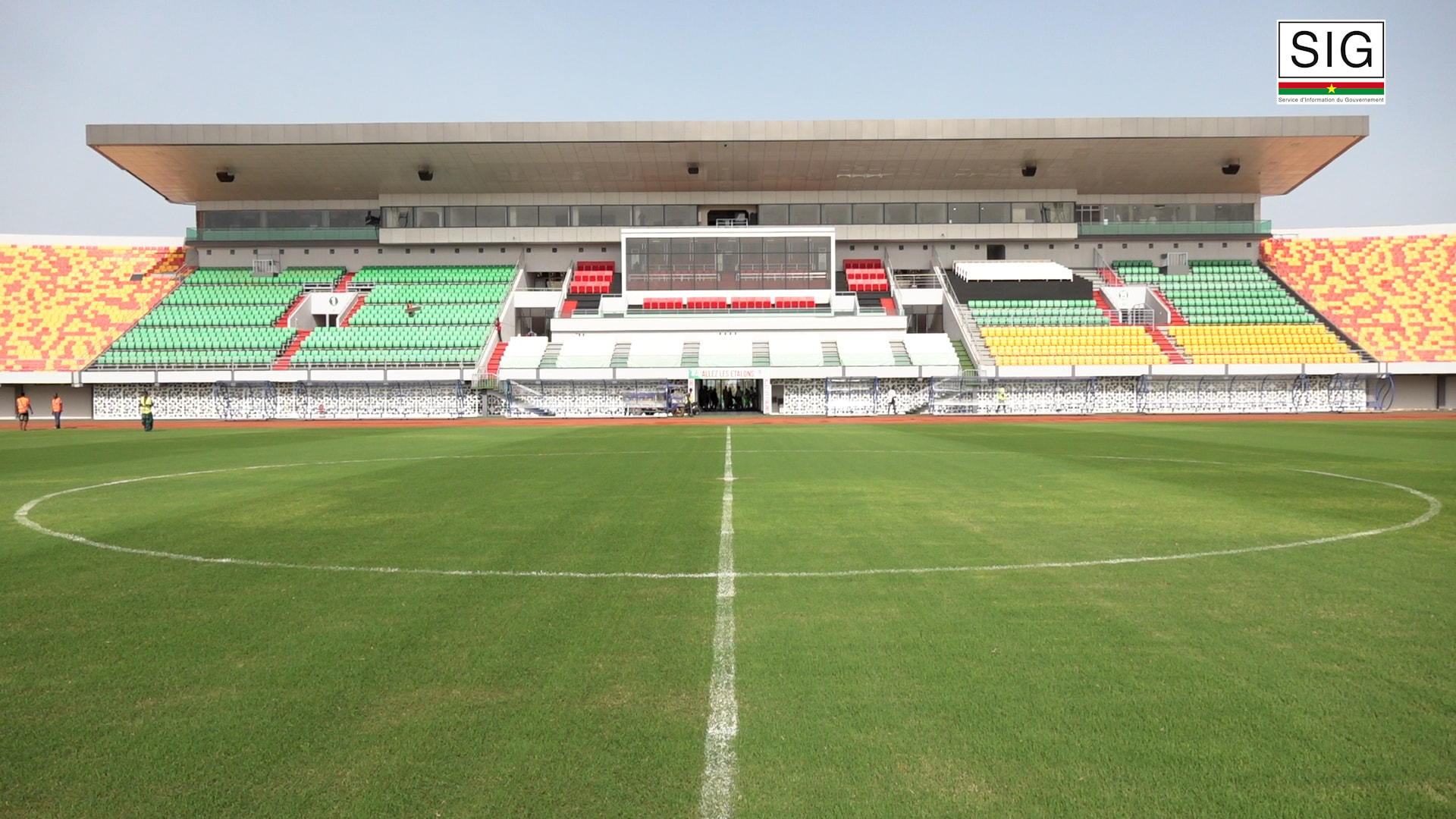 Stade du 4 Août : le Premier ministre exhorte l’entreprise chargée des travaux de rénovation à faire preuve de rigueur