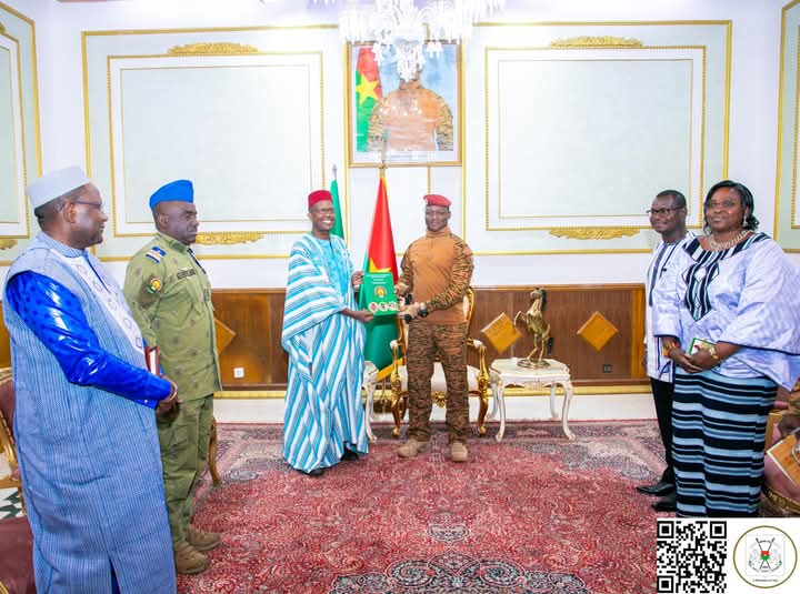 AUDIENCE DU PRESIDENT DU FASO : L’hymne de l’AES, ‘’la Confédérale’’, soumis au Président Ibrahim TRAORÉ