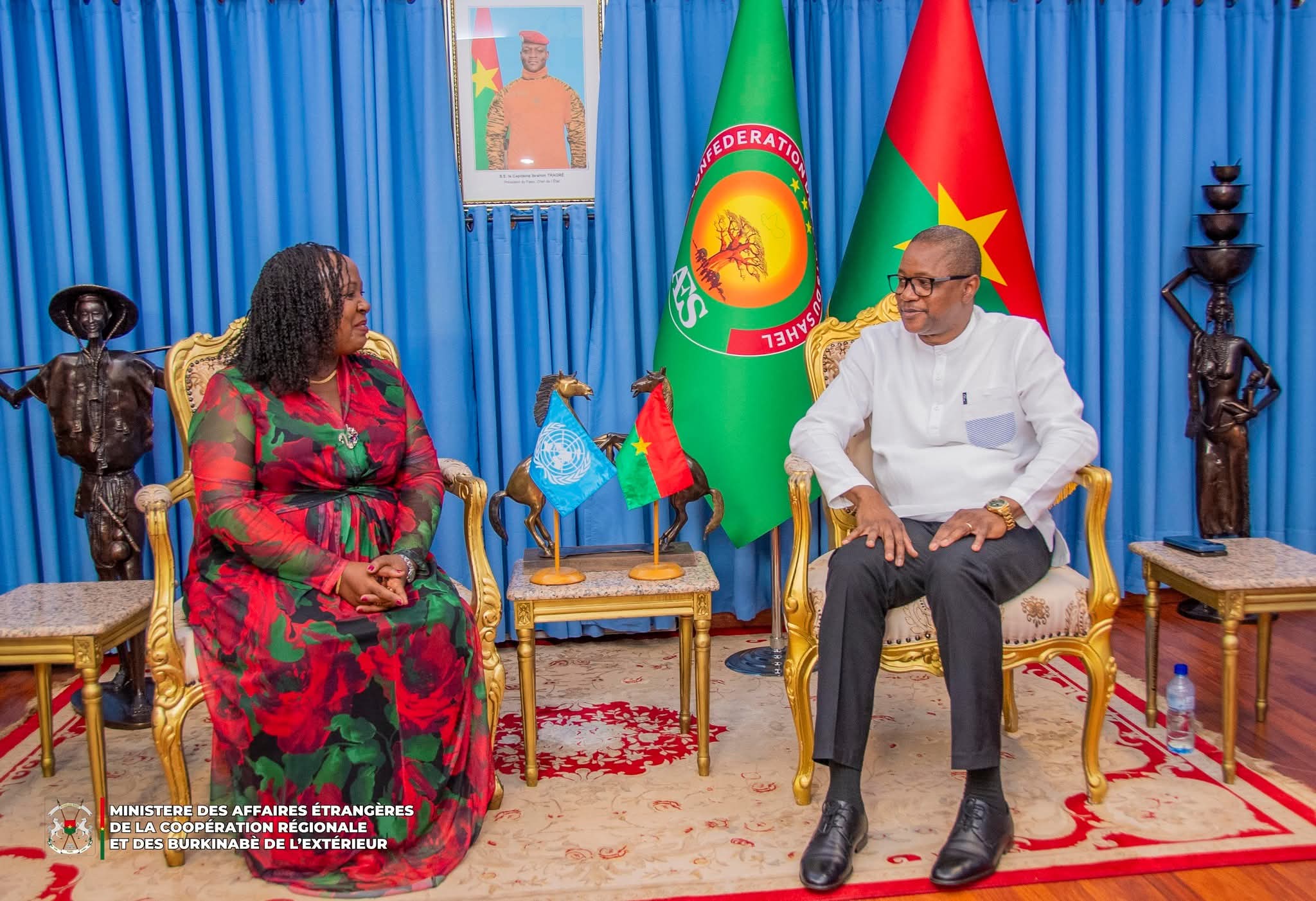 Coopération multilatérale : La Représentante résidente de l’UNICEF remet ses Lettres de cabinet au ministre des Affaires étrangères, de la Coopération régionale et des Burkinabè de lExtérieur