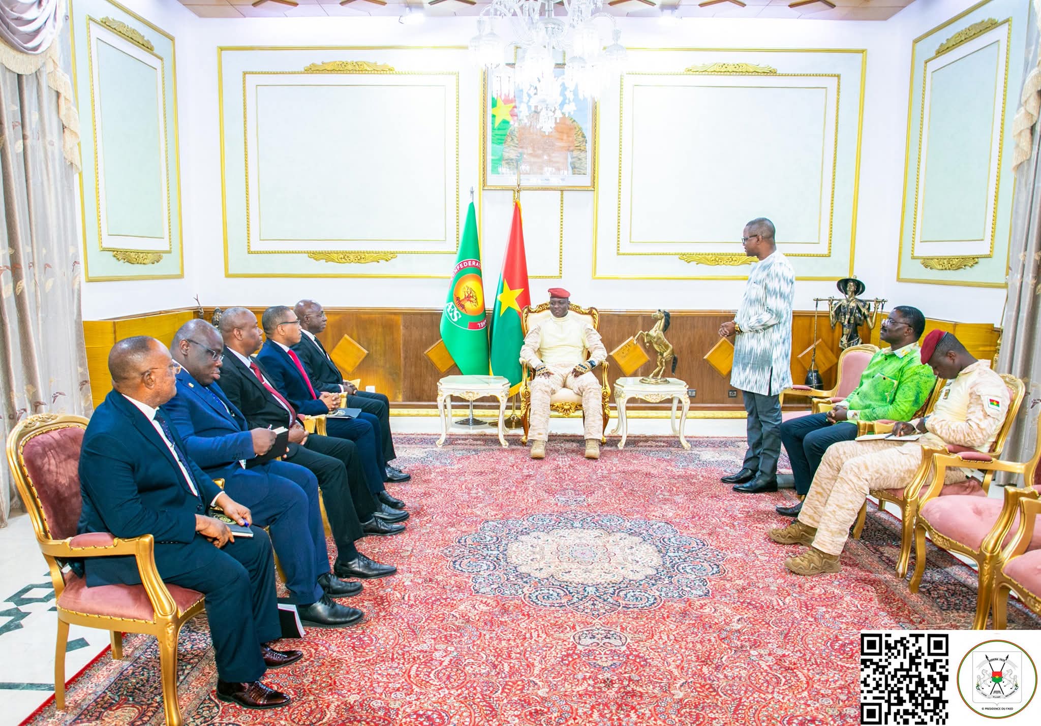 Le Capitaine Ibrahim TRAORÉ échange avec un Envoyé spécial du Président de l’Union africaine