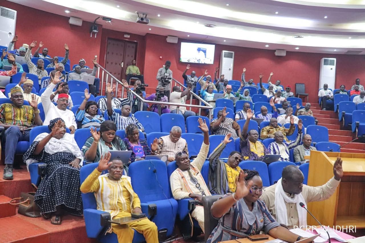 𝗡𝗼𝘂𝘃𝗲𝗮𝘂 𝗖𝗼𝗱𝗲 𝗱𝗲𝘀 𝗽𝗲𝗿𝘀𝗼𝗻𝗻𝗲𝘀 𝗲𝘁 𝗱𝗲 𝗹𝗮 𝗳𝗮𝗺𝗶𝗹𝗹𝗲 : 𝗨𝗻𝗲 𝗿é𝗳𝗼𝗿𝗺𝗲 𝗵𝗶𝘀𝘁𝗼𝗿𝗶𝗾𝘂𝗲 𝗮𝗱𝗼𝗽𝘁é𝗲 à 𝗹’𝘂𝗻𝗮𝗻𝗶𝗺𝗶𝘁é 𝗱𝗲𝘀 𝗱é𝗽𝘂𝘁é𝘀 𝗱𝗲 𝗹’𝗔𝗟𝗧