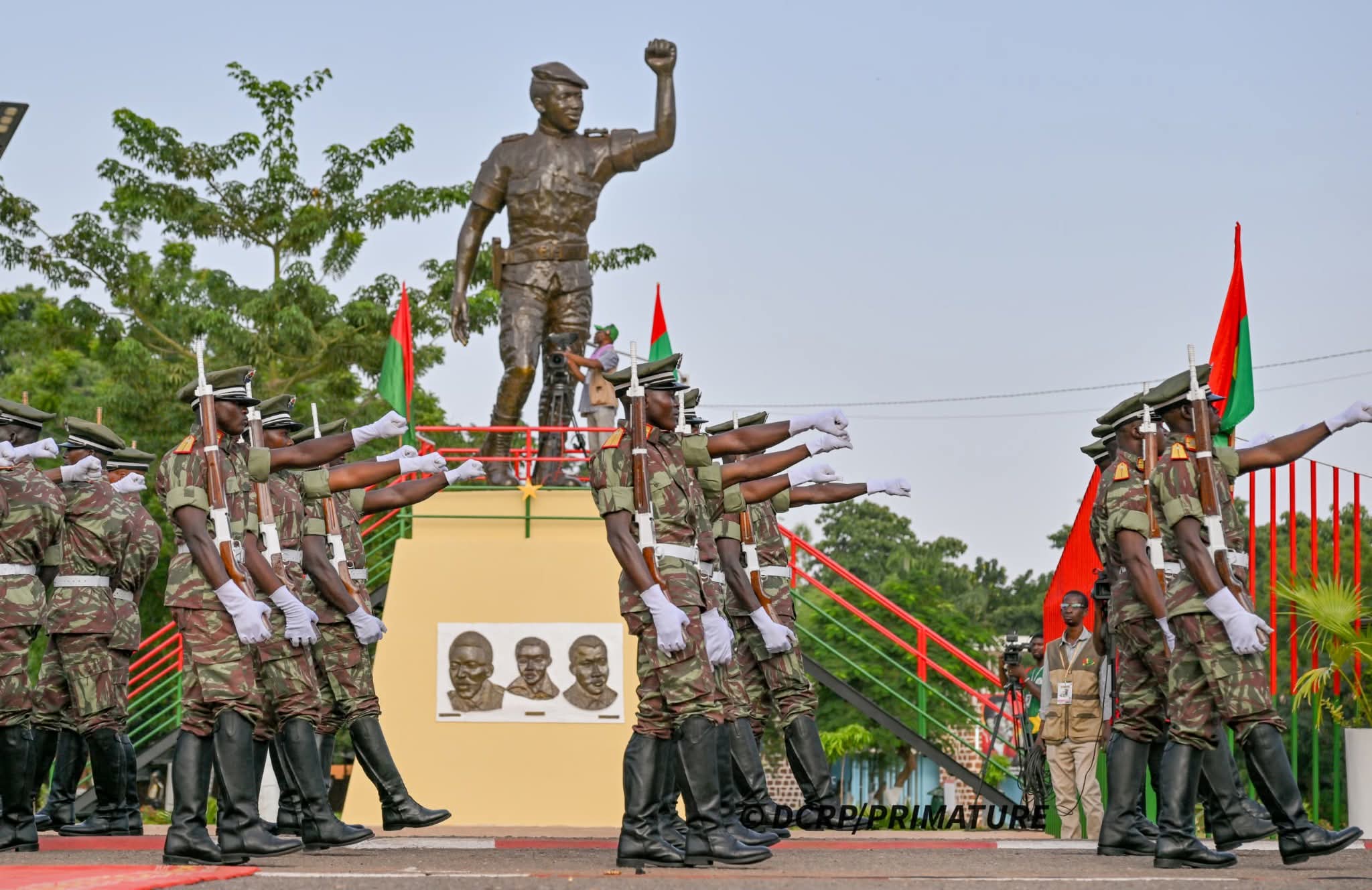 ‎𝐂𝐨𝐦𝐦é𝐦𝐨𝐫𝐚𝐭𝐢𝐨𝐧 𝐝𝐮 𝟏𝟓 𝐨𝐜𝐭𝐨𝐛𝐫𝐞 𝟏𝟗𝟖𝟕 : 𝐮𝐧 𝐜éré𝐦𝐨𝐧𝐢𝐚𝐥 𝐦𝐢𝐥𝐢𝐭𝐚𝐢𝐫𝐞 𝐝é𝐬𝐨𝐫𝐦𝐚𝐢𝐬 𝐢𝐧𝐬𝐭𝐢𝐭𝐮é
