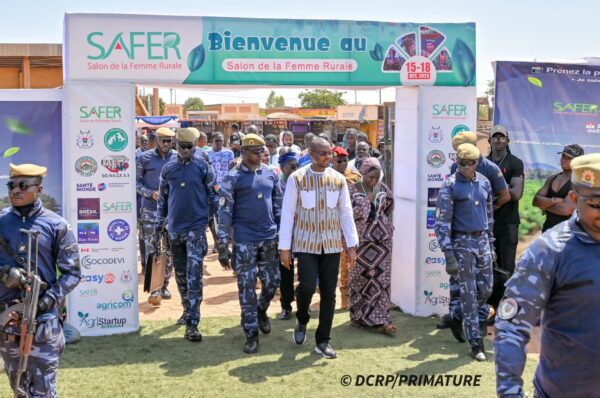 𝐏𝐫𝐨𝐦𝐨𝐭𝐢𝐨𝐧 𝐝𝐞𝐬 𝐩𝐫𝐨𝐝𝐮𝐢𝐭𝐬 𝐥𝐨𝐜𝐚𝐮𝐱 : 𝐥𝐞 𝐏𝐫𝐞𝐦𝐢𝐞𝐫 𝐦𝐢𝐧𝐢𝐬𝐭𝐫𝐞 𝐚𝐮𝐱 𝐜ô𝐭é𝐬 𝐝𝐞𝐬 𝐟𝐞𝐦𝐦𝐞𝐬 𝐫𝐮𝐫𝐚𝐥𝐞𝐬 à 𝐊𝐨𝐮𝐝𝐨𝐮𝐠𝐨𝐮