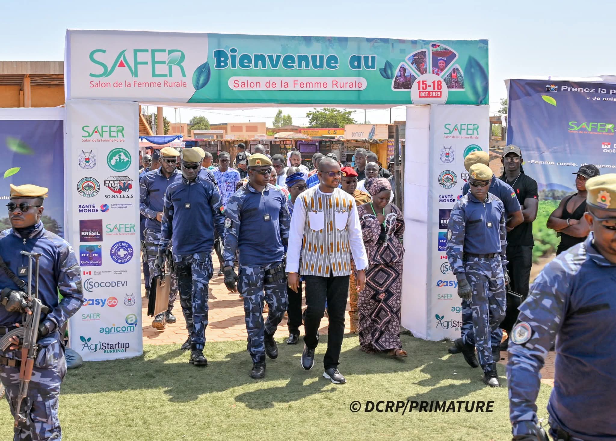 𝐏𝐫𝐨𝐦𝐨𝐭𝐢𝐨𝐧 𝐝𝐞𝐬 𝐩𝐫𝐨𝐝𝐮𝐢𝐭𝐬 𝐥𝐨𝐜𝐚𝐮𝐱 : 𝐥𝐞 𝐏𝐫𝐞𝐦𝐢𝐞𝐫 𝐦𝐢𝐧𝐢𝐬𝐭𝐫𝐞 𝐚𝐮𝐱 𝐜ô𝐭é𝐬 𝐝𝐞𝐬 𝐟𝐞𝐦𝐦𝐞𝐬 𝐫𝐮𝐫𝐚𝐥𝐞𝐬 à 𝐊𝐨𝐮𝐝𝐨𝐮𝐠𝐨𝐮