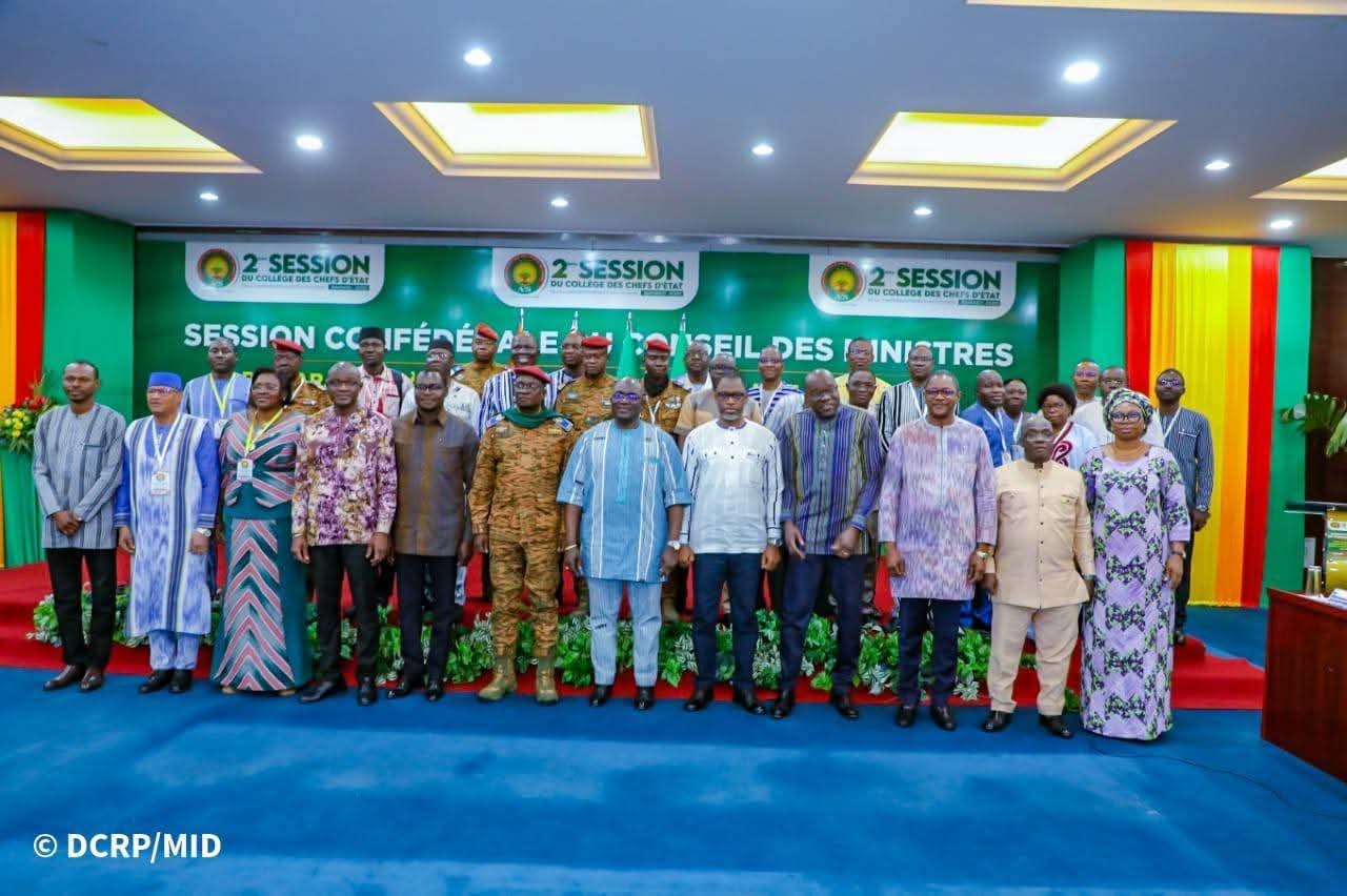 𝗖𝗼𝗻𝗳é𝗱é𝗿𝗮𝘁𝗶𝗼𝗻 𝗔𝗘𝗦 : 𝗹𝗲𝘀 𝗺𝗶𝗻𝗶𝘀𝘁𝗿𝗲𝘀 𝗮𝗱𝗼𝗽𝘁𝗲𝗻𝘁 𝗹𝗲𝘀 𝗱𝗼𝗰𝘂𝗺𝗲𝗻𝘁𝘀 𝗰𝗹ô𝘀 𝗱𝗲 𝗹𝗮 2ᵉ 𝘀𝗲𝘀𝘀𝗶𝗼𝗻 𝗱𝘂 𝗖𝗼𝗹𝗹è𝗴𝗲 𝗱𝗲𝘀 𝗖𝗵𝗲𝗳𝘀 𝗱’E𝘁𝗮𝘁