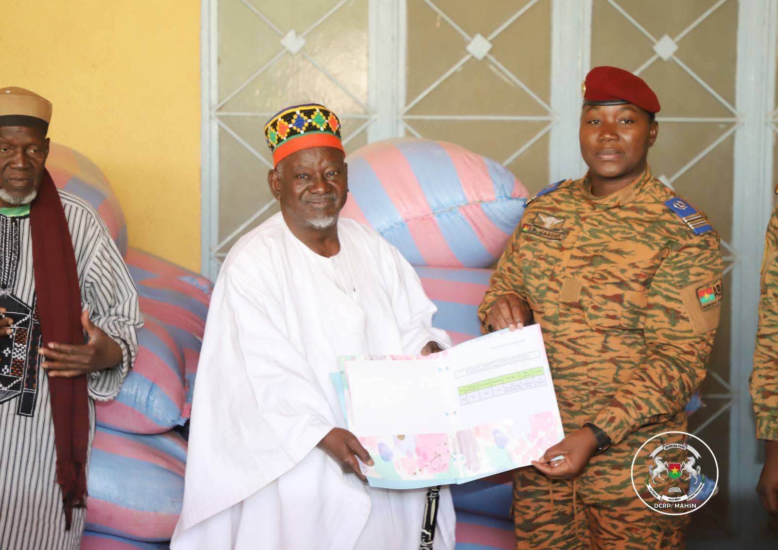 Dɛmɛ Sira : le Mogho Naaba pose un acte fort de solidarité au profit des populations vulnérables