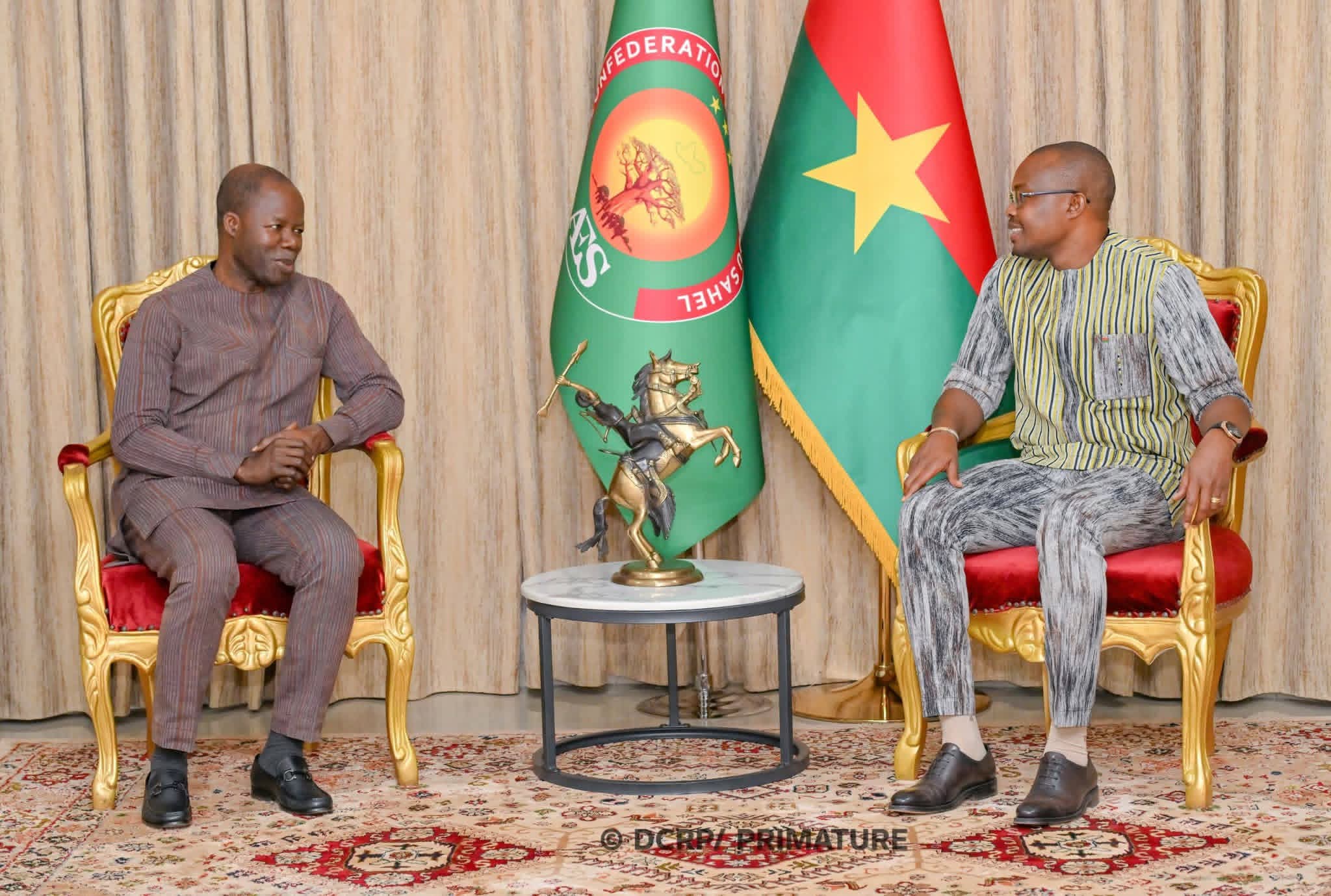 𝐒𝐨𝐮𝐯𝐞𝐫𝐚𝐢𝐧𝐞𝐭é é𝐜𝐨𝐧𝐨𝐦𝐢𝐪𝐮𝐞 : 𝐥𝐞 𝐩𝐚𝐭𝐫𝐨𝐧𝐚𝐭 𝐛𝐮𝐫𝐤𝐢𝐧𝐚𝐛è 𝐩𝐫é𝐩𝐚𝐫𝐞 𝐮𝐧 𝐟𝐨𝐫𝐮𝐦 𝐦𝐚𝐣𝐞𝐮𝐫