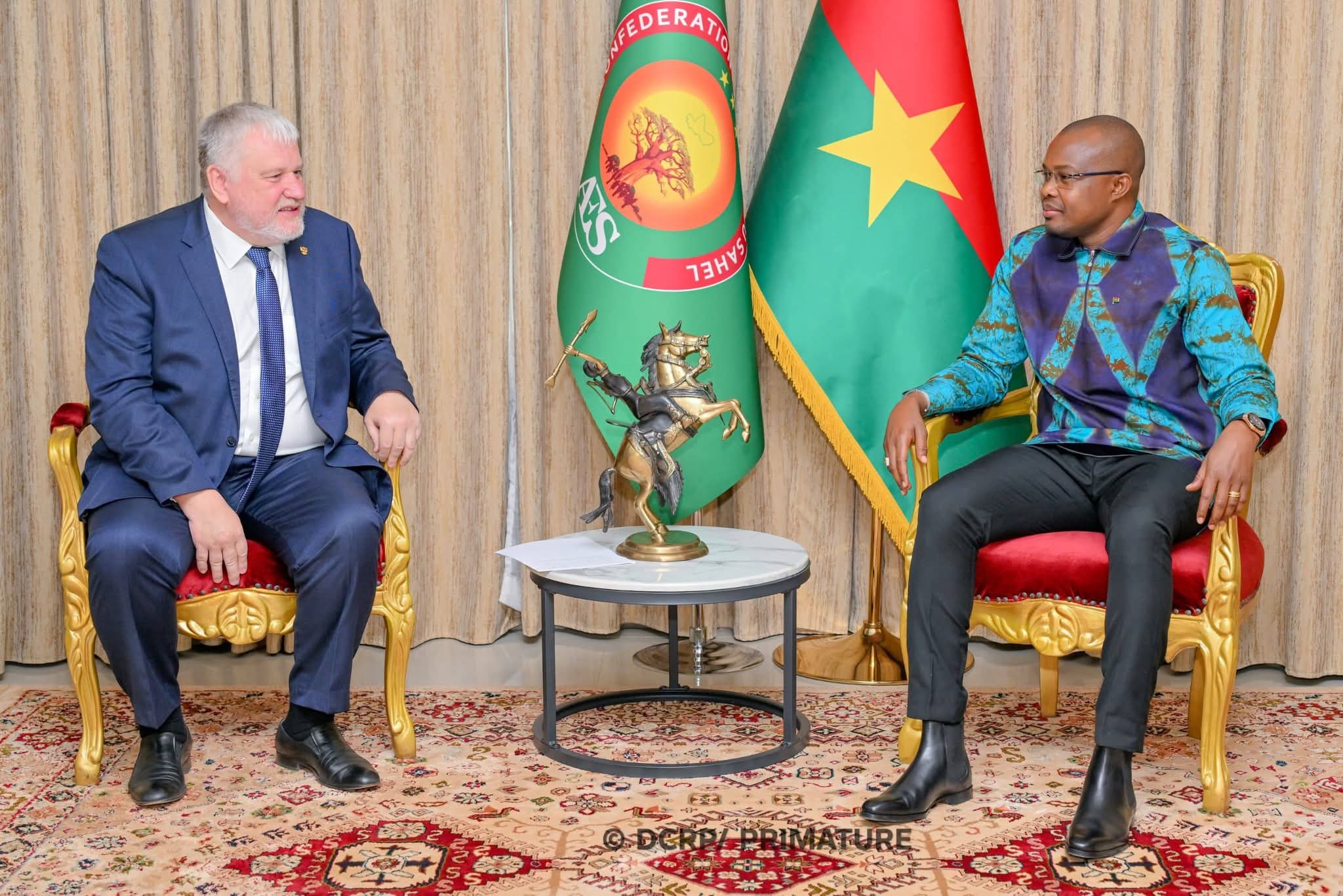 𝐂𝐨𝐨𝐩é𝐫𝐚𝐭𝐢𝐨𝐧 𝐬𝐜𝐢𝐞𝐧𝐭𝐢𝐟𝐢𝐪𝐮𝐞 : 𝐥𝐞 𝐏𝐫𝐞𝐦𝐢𝐞𝐫 𝐦𝐢𝐧𝐢𝐬𝐭𝐫𝐞 é𝐜𝐡𝐚𝐧𝐠𝐞 𝐚𝐯𝐞𝐜 𝐮𝐧 𝐜𝐨𝐬𝐦𝐨𝐧𝐚𝐮𝐭𝐞