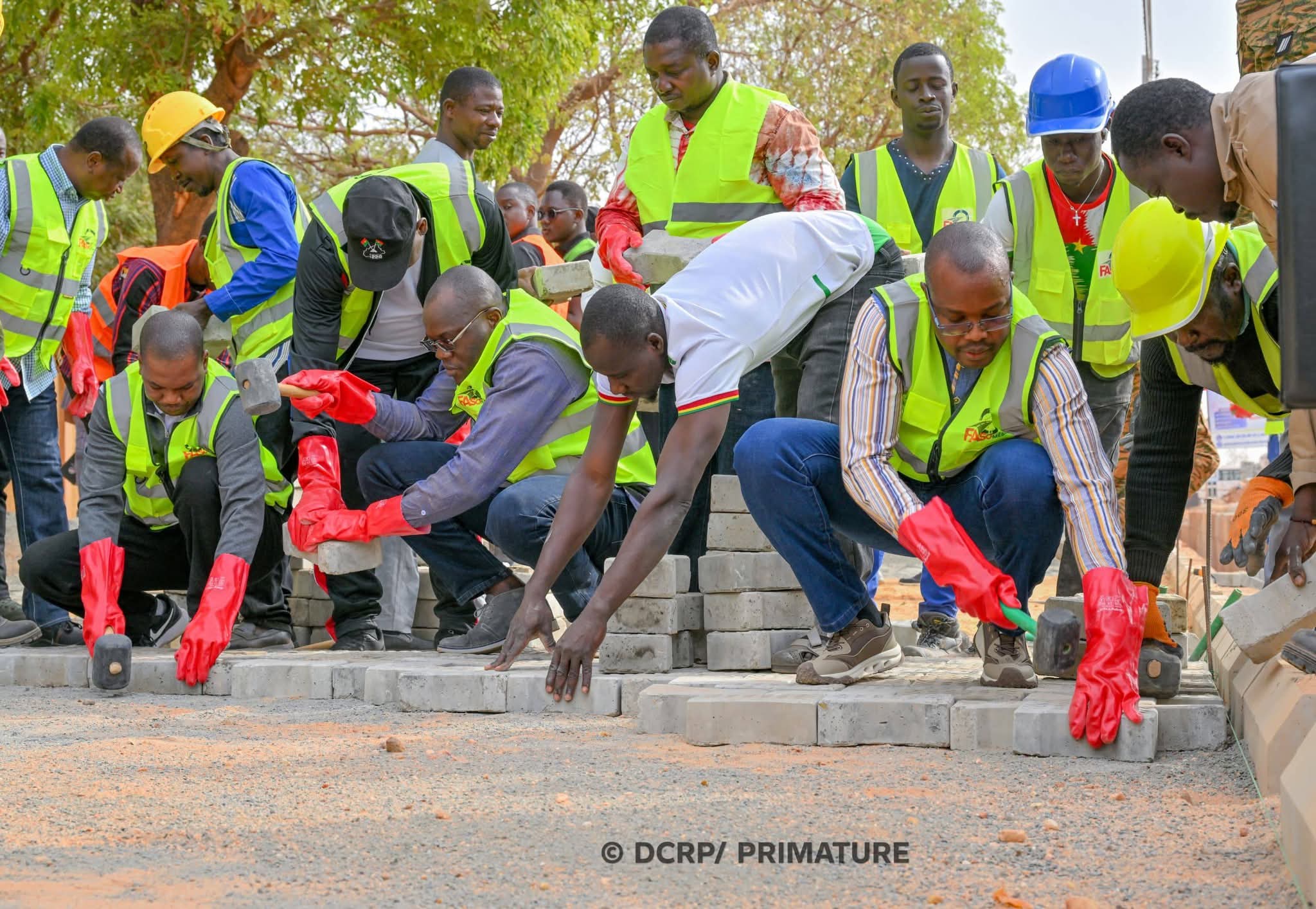 𝐀𝐦é𝐧𝐚𝐠𝐞𝐦𝐞𝐧𝐭 𝐝𝐞 𝐥’𝐀𝐯𝐞𝐧𝐮𝐞 𝐓𝐡𝐨𝐦𝐚𝐬 𝐒𝐚𝐧𝐤𝐚𝐫𝐚 : 𝐥𝐞𝐬 𝐦𝐞𝐦𝐛𝐫𝐞𝐬 𝐝𝐮 𝐆𝐨𝐮𝐯𝐞𝐫𝐧𝐞𝐦𝐞𝐧𝐭 𝐩𝐚𝐫𝐭𝐢𝐜𝐢𝐩𝐞𝐧𝐭 𝐚𝐮𝐱 𝐭𝐫𝐚𝐯𝐚𝐮𝐱