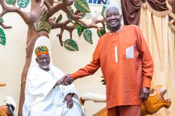Cohésion sociale au Burkina Faso : Le Pasteur Mamadou Philippe KARAMBIRI salue le rôle fédérateur du Mogho Naaba Baongho 