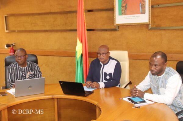 𝐁𝐚𝐢𝐬𝐬𝐞 𝐝𝐞𝐬 𝐩𝐫𝐢𝐱 𝐝𝐞𝐬 𝐦é𝐝𝐢𝐜𝐚𝐦𝐞𝐧𝐭𝐬 𝐚𝐮 𝐁𝐮𝐫𝐤𝐢𝐧𝐚 𝐅𝐚𝐬𝐨 : 𝐥𝐞 𝐦𝐢𝐧𝐢𝐬𝐭𝐫𝐞 𝐝𝐞 𝐥𝐚 𝐒𝐚𝐧𝐭é 𝐦𝐨𝐛𝐢𝐥𝐢𝐬𝐞 𝐥𝐞𝐬 𝐚𝐜𝐭𝐞𝐮𝐫𝐬 𝐩𝐨𝐮𝐫 𝐮𝐧𝐞 𝐚𝐩𝐩𝐥𝐢𝐜𝐚𝐭𝐢𝐨𝐧 𝐞𝐟𝐟𝐞𝐜𝐭𝐢𝐯𝐞 𝐝è𝐬 𝐥𝐞 1𝐞𝐫 𝐦𝐚𝐫𝐬 2026