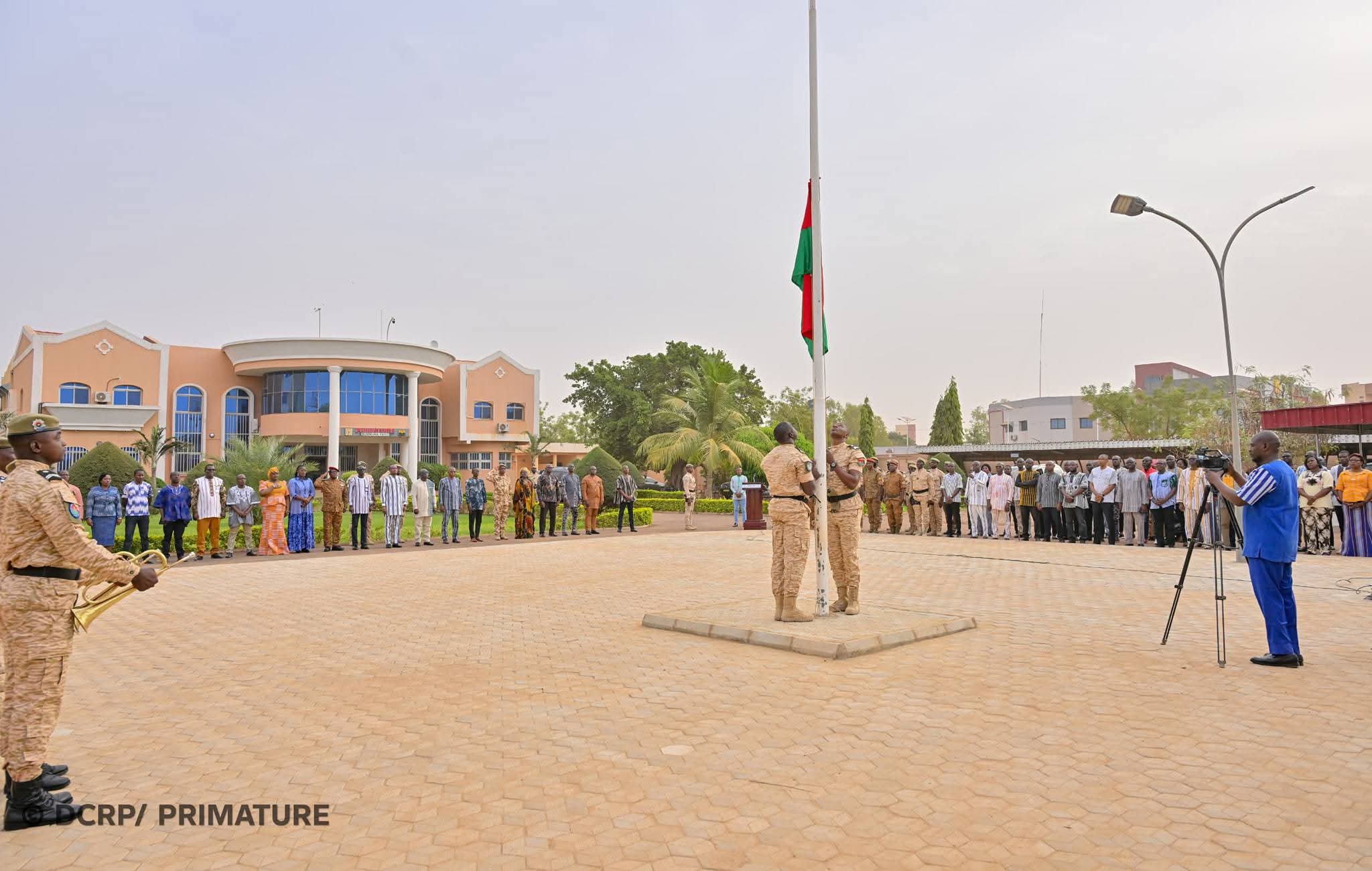 𝐌𝐨𝐧𝐭é𝐞 𝐝𝐞𝐬 𝐜𝐨𝐮𝐥𝐞𝐮𝐫𝐬 à 𝐥𝐚 𝐏𝐫𝐢𝐦𝐚𝐭𝐮𝐫𝐞 : 𝐥𝐞 𝐏𝐫𝐞𝐦𝐢𝐞𝐫 𝐦𝐢𝐧𝐢𝐬𝐭𝐫𝐞 𝐚𝐩𝐩𝐞𝐥𝐥𝐞 à 𝐢𝐧𝐭𝐞𝐧𝐬𝐢𝐟𝐢𝐞𝐫 𝐥’𝐚𝐜𝐭𝐢𝐨𝐧 𝐠𝐨𝐮𝐯𝐞𝐫𝐧𝐞𝐦𝐞𝐧𝐭𝐚𝐥𝐞 𝐚𝐮 𝐬𝐞𝐫𝐯𝐢𝐜𝐞 𝐝𝐞𝐬 𝐩𝐨𝐩𝐮𝐥𝐚𝐭𝐢𝐨𝐧𝐬  ‎