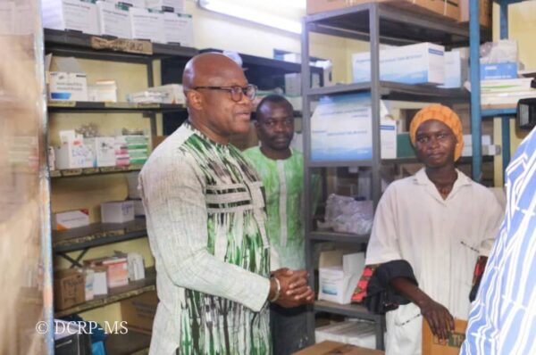 𝐁𝐚𝐢𝐬𝐬𝐞 𝐝𝐞𝐬 𝐩𝐫𝐢𝐱 𝐝𝐞 𝐌𝐄𝐆 𝐞𝐭 𝐜𝐨𝐧𝐬𝐨𝐦𝐦𝐚𝐛𝐥𝐞𝐬 𝐦é𝐝𝐢𝐜𝐚𝐮𝐱 : 𝐥𝐞 𝐦𝐢𝐧𝐢𝐬𝐭𝐫𝐞 𝐝𝐞 𝐥𝐚 𝐒𝐚𝐧𝐭é 𝐜𝐨𝐧𝐬𝐭𝐚𝐭𝐞 𝐥’𝐞𝐟𝐟𝐞𝐜𝐭𝐢𝐯𝐢𝐭é à 𝐁𝐨𝐛𝐨-𝐃𝐢𝐨𝐮𝐥𝐚𝐬𝐬𝐨