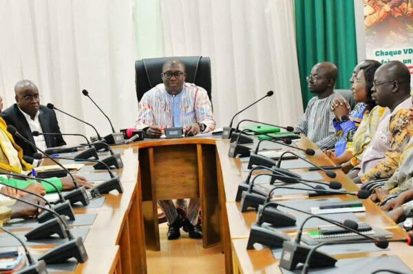 Dialogue social : Le Ministre Mathias TRAORE met fin à un litige vieux de 24 ans entre SITARAIL et ses ex-travailleurs