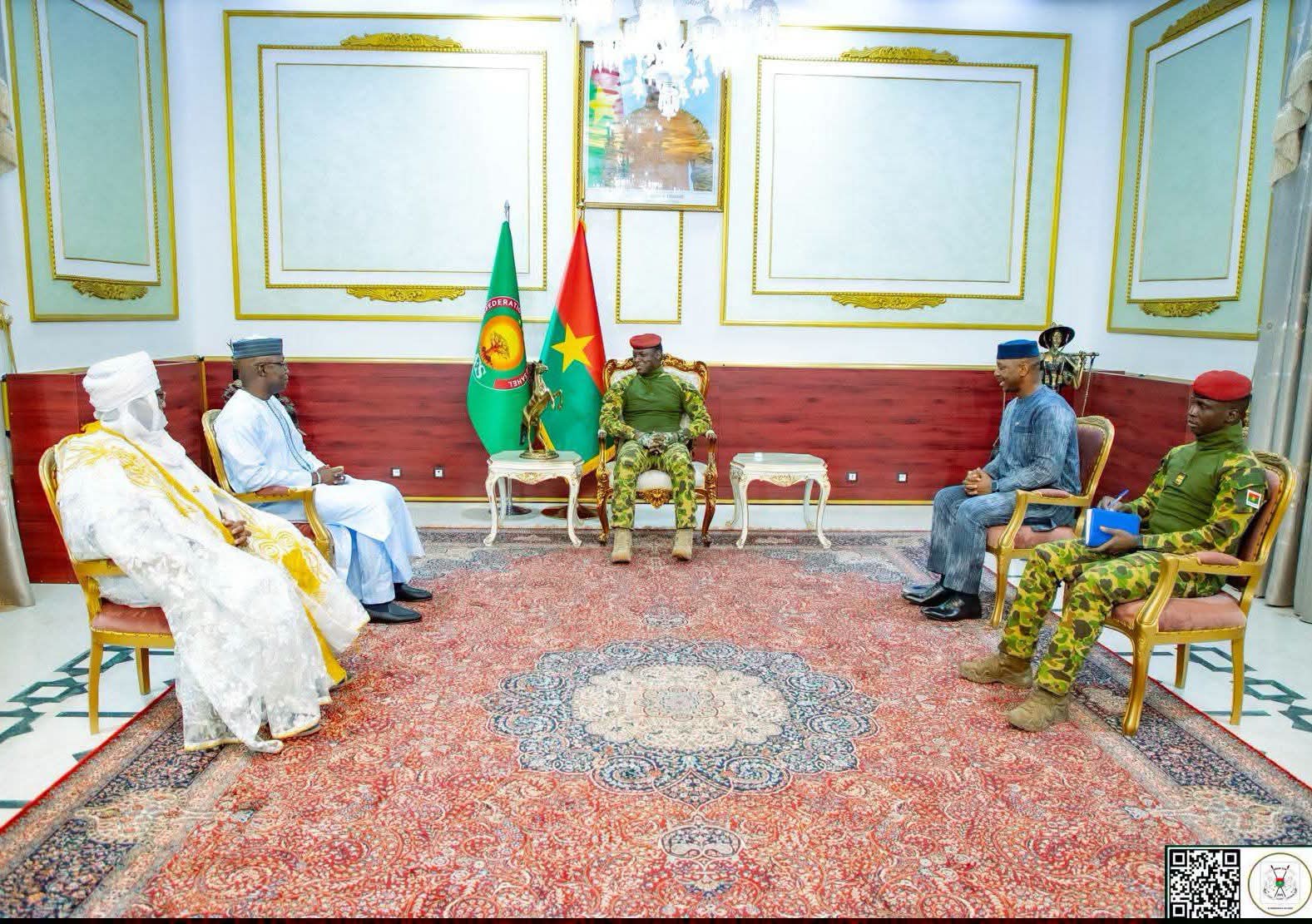 𝐀𝐔𝐃𝐈𝐄𝐍𝐂𝐄 𝐃𝐔 𝐏𝐑E𝐒𝐈𝐃𝐄𝐍𝐓 𝐃𝐔 𝐅𝐀𝐒𝐎 : Les présidents des parlements des pays de la Confédération AES à l’écoute du Capitaine Ibrahim TRAORÉ