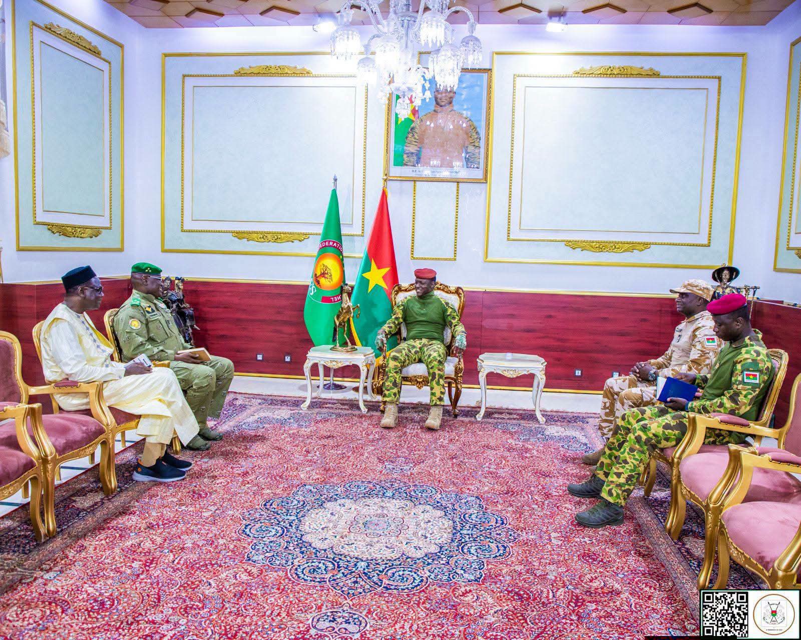 AUDIENCE DU PRÉSIDENT DU FASO : Les Ministres de la Sécurité de l’AES reçoivent les orientations du Capitaine Ibrahim TRAORÉ 