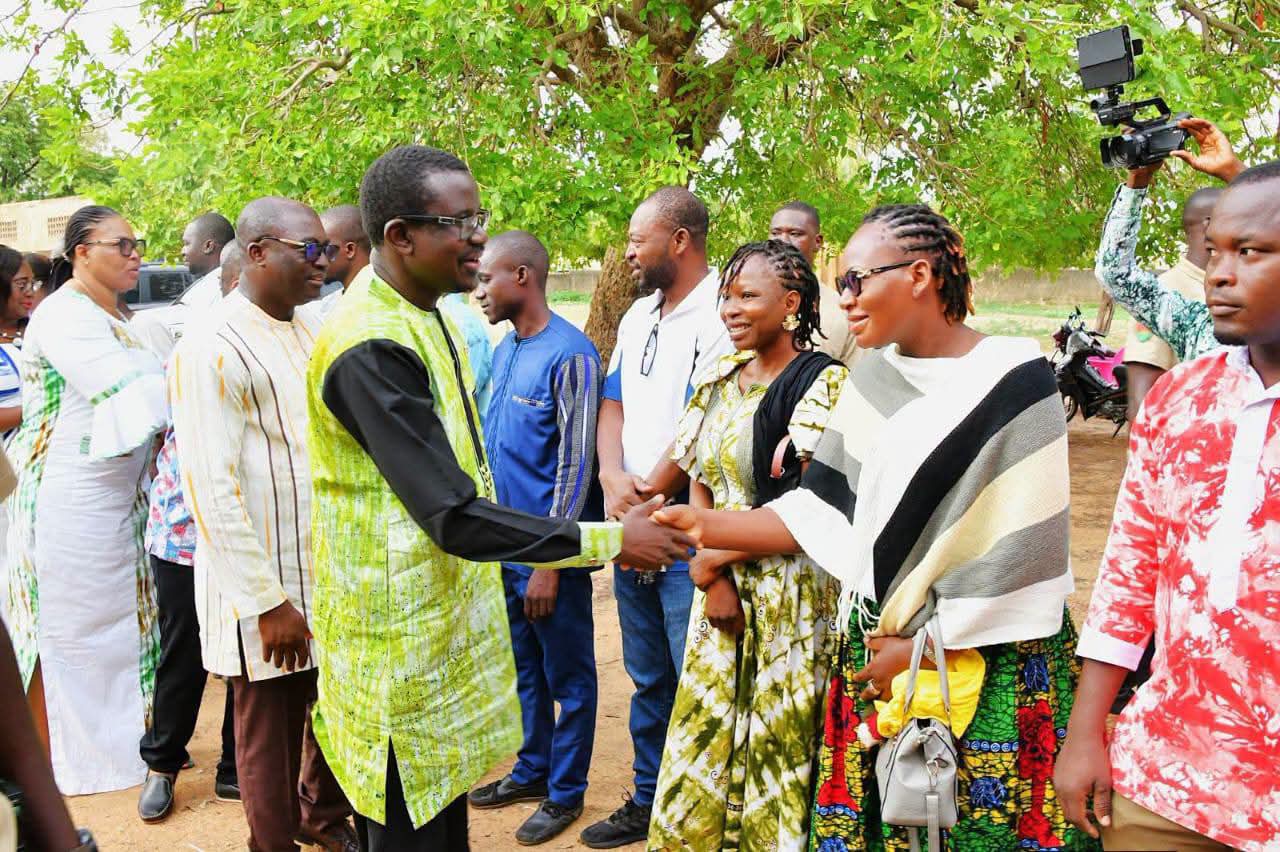 Les Serviteurs du Peuple à l&rsquo;honneur : Le Ministre Mathias TRAORE salue l&rsquo;engagement et le sacrifice du corps enseignant à Manga